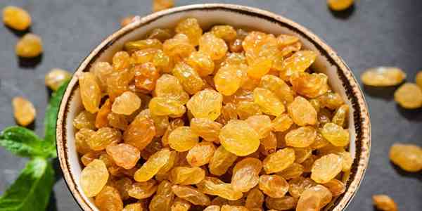 کشمش تیزابی با ظاهر تمیز و یک پارچه